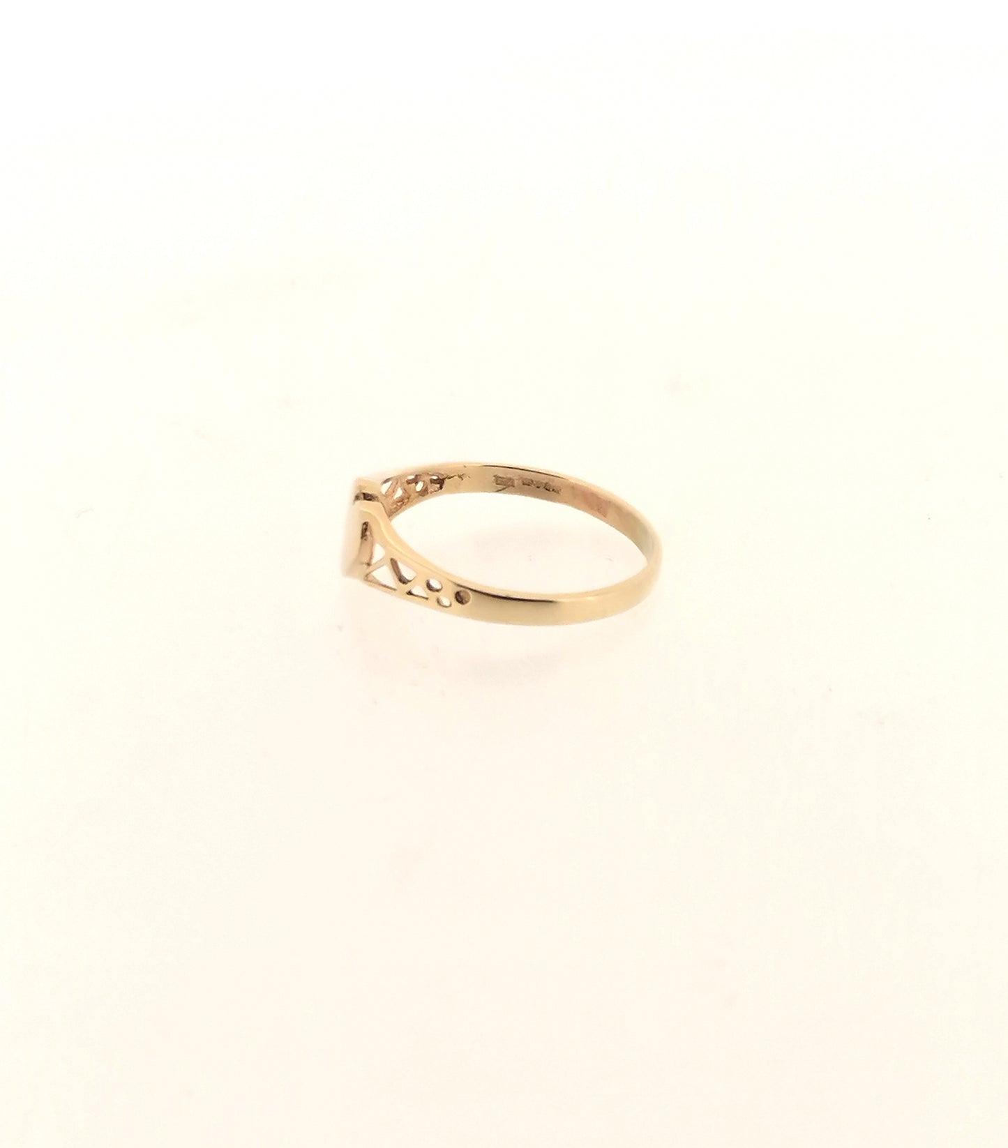 9ct Yellow Gold Heart Signet Ring