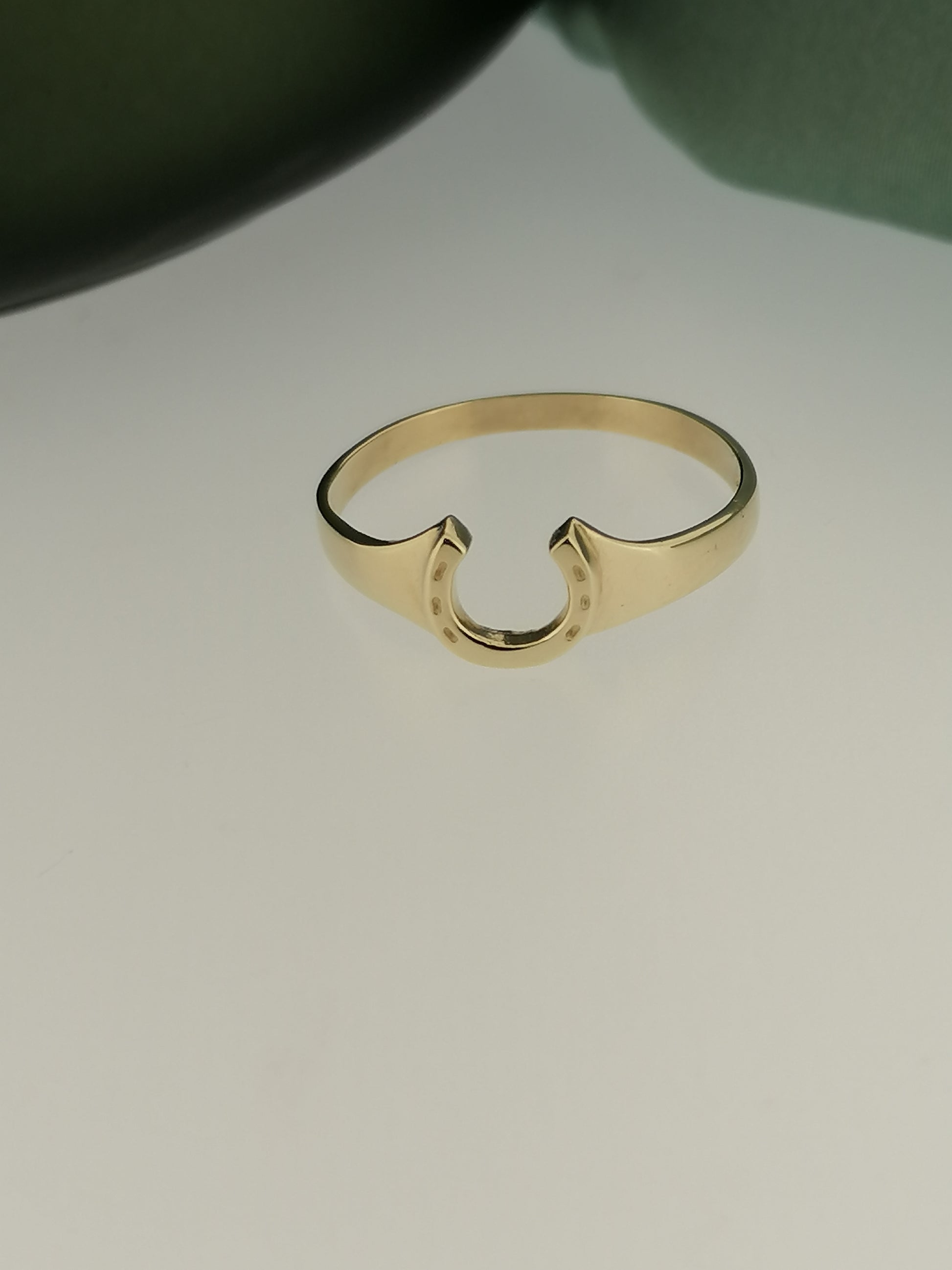 Womens Solid 9ct Yellow Gold Horseshoe Ring Good Luck Fortune Symbol