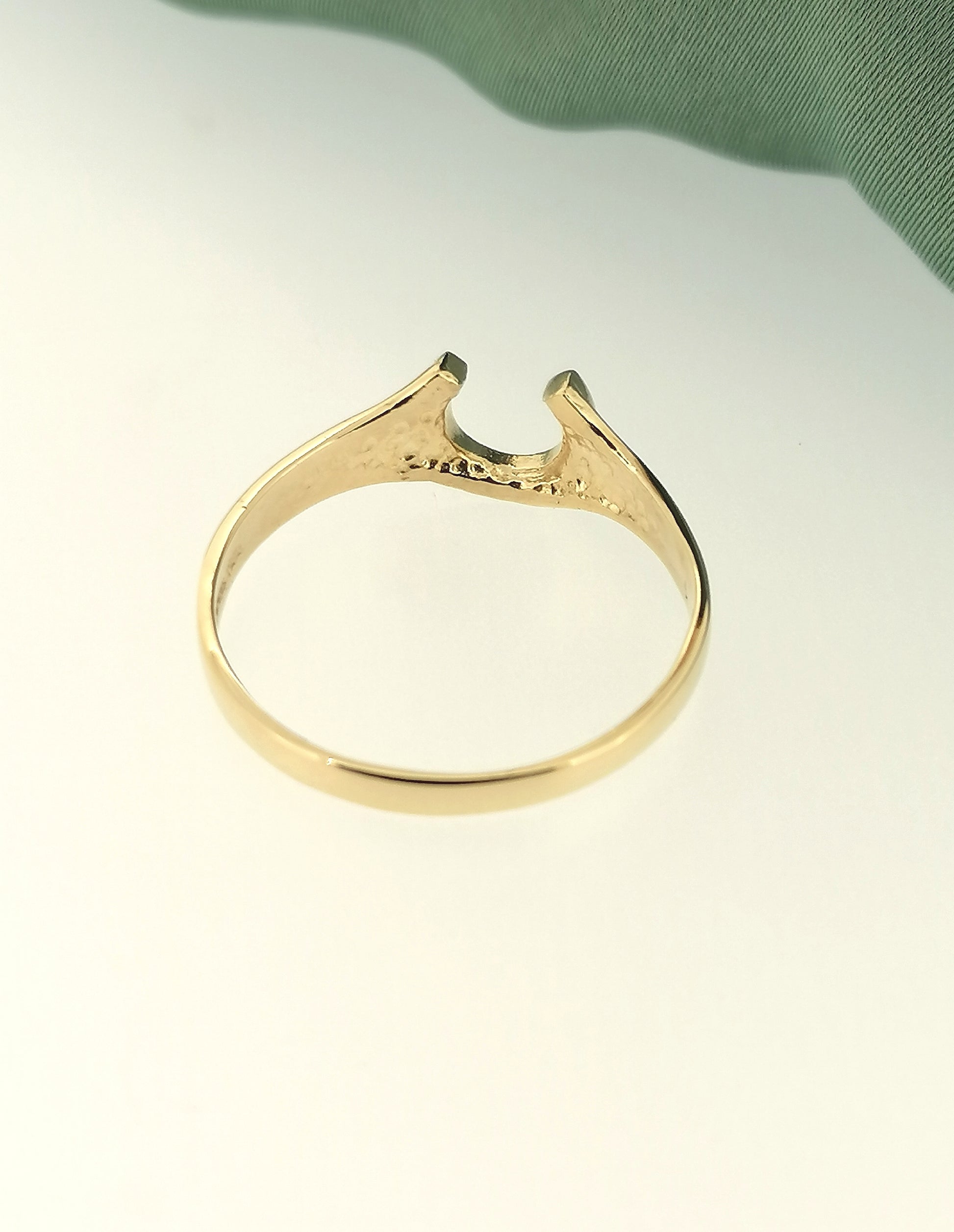 Womens Solid 9ct Yellow Gold Horseshoe Ring Good Luck Fortune Symbol