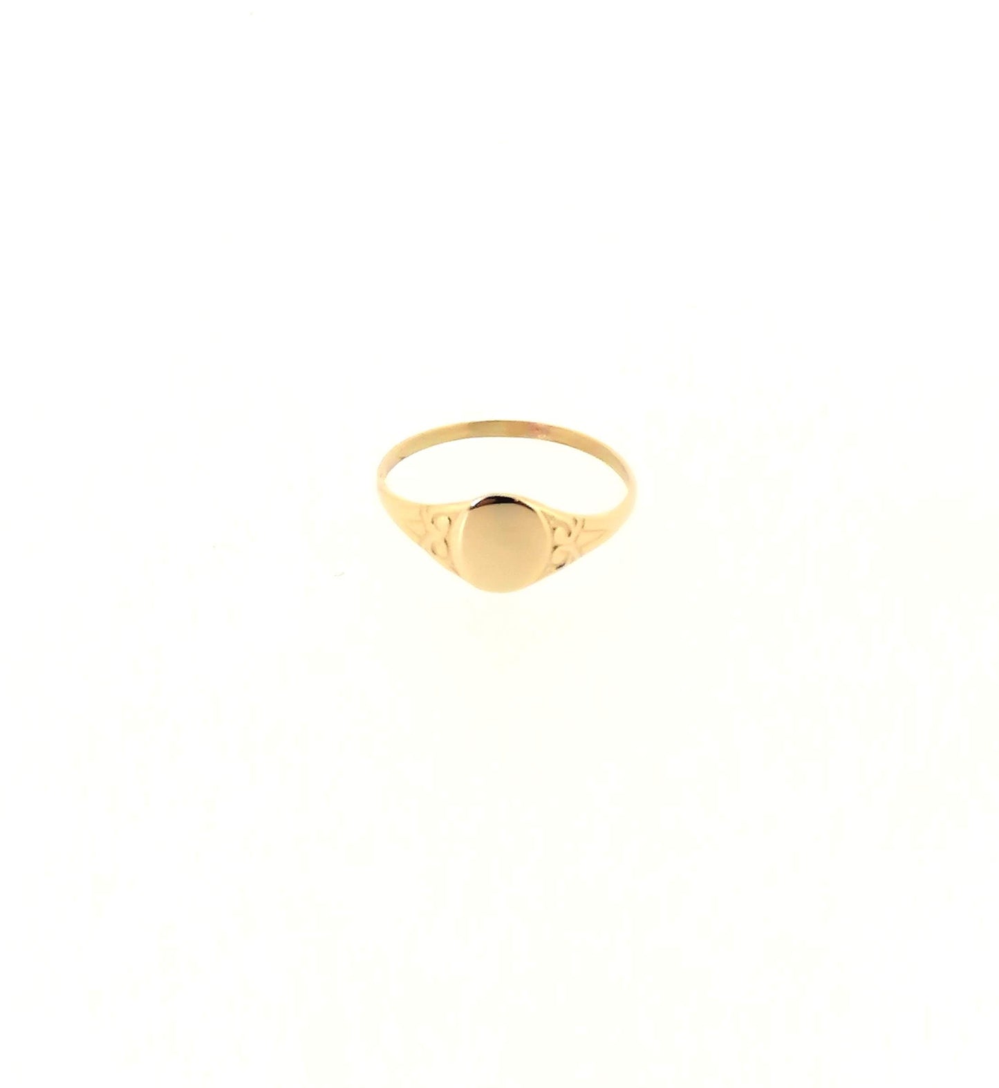 Ladies 9ct Yellow Gold Oval Engraved Signet Ring